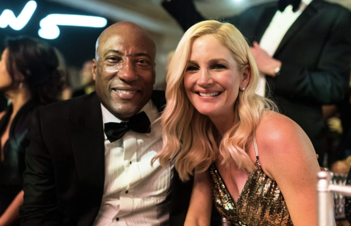 Byron Allen and Jennifer Lucas watch Maroon 5 perform at Byron Allen's 4th Annual Oscar Gala to Benefit Children's Hospital Los Angeles at the Beverly Wilshire, A Four Seasons Hotel on February 09, 2020, in Los Angeles, California. 
(Photo by Greg Doherty/Getty Images for Entertainment Studios)